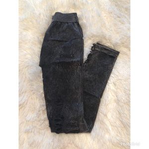Distressed leggings